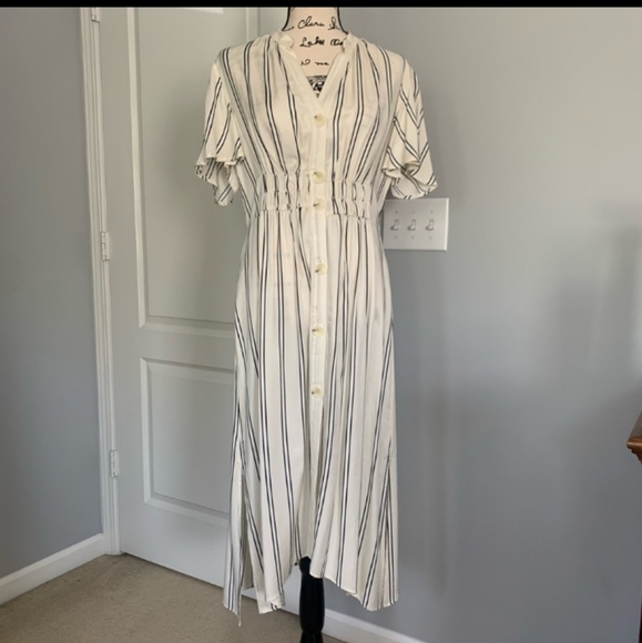 Zara Dresses & Skirts - Zara button down short sleeve dress